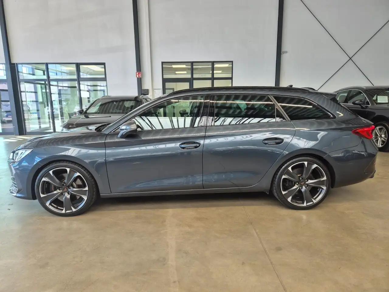 CUPRA Leon LEON SPORTSTOURER 2.0 TSI VZ NAVI SITZHZ LED 1HD — معرض صور السيارة 5
