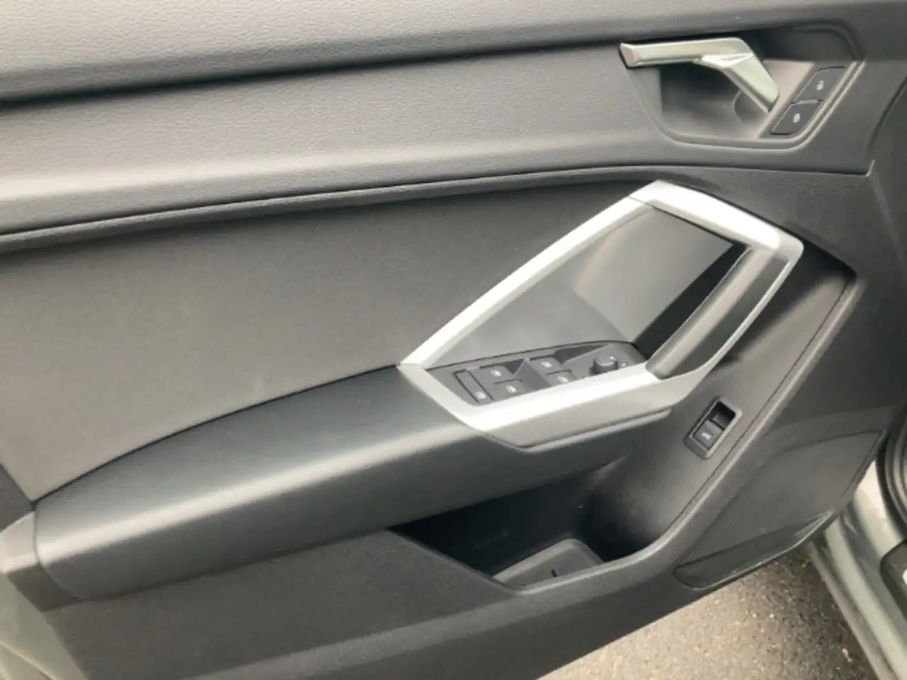 Audi Q3 35 TFSI advanced Sport LED Plus Standheizung AHK — معرض صور السيارة 12