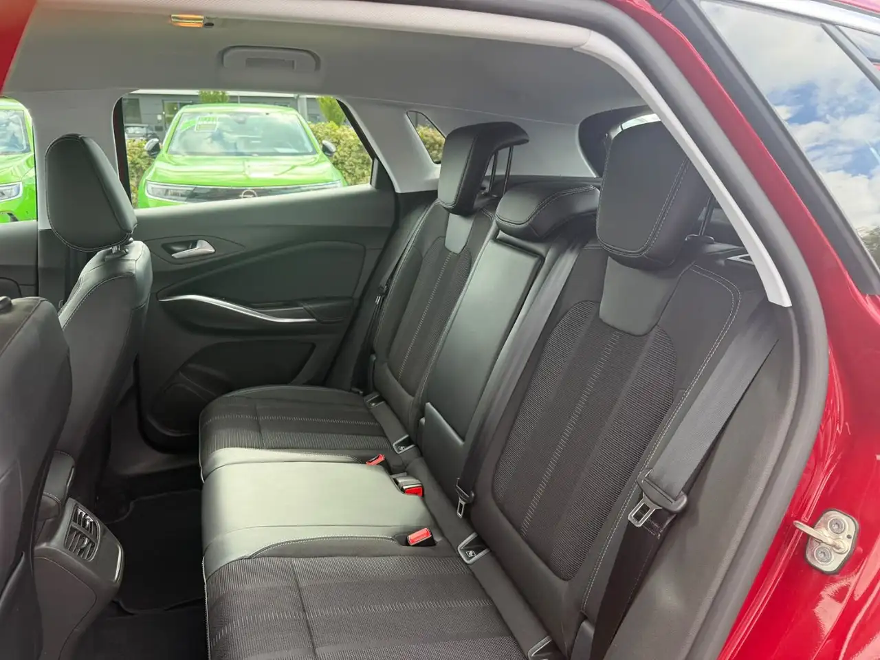 Opel Grandland 1.2 Turbo Enjoy — Vehicle gallery 12