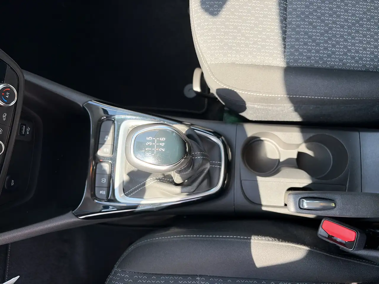 Opel Crossland Enjoy 1.2 T-Direct Injection 110 PS MT6 Enjoy — Galería del vehículo 14