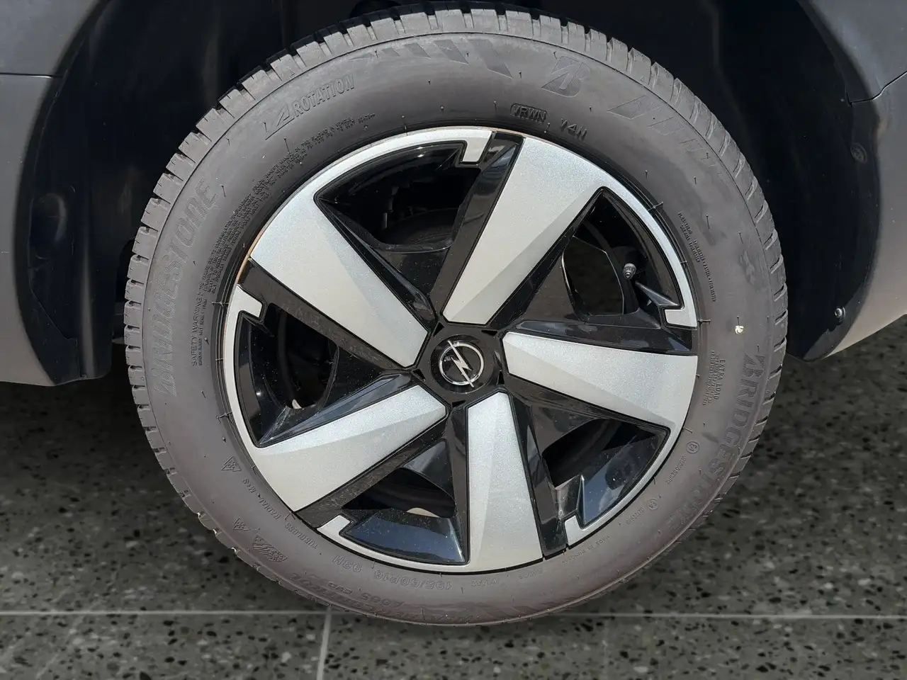 Opel Crossland Enjoy 1.2 T-Direct Injection 110 PS MT6 Enjoy — Galería del vehículo 6