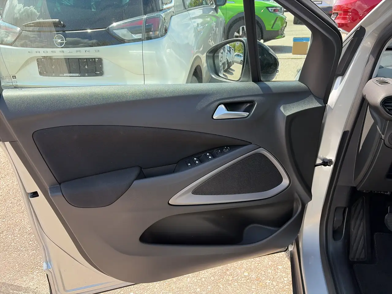 Opel Crossland Enjoy 1.2 T-Direct Injection 110 PS MT6 Enjoy — Galería del vehículo 13