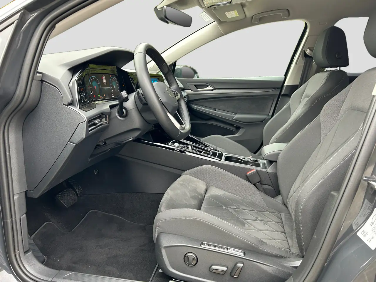 Volkswagen Golf VIII 1.5eTSI DSG Style ACC LED+ PDC App SHZ — Vehicle gallery 10