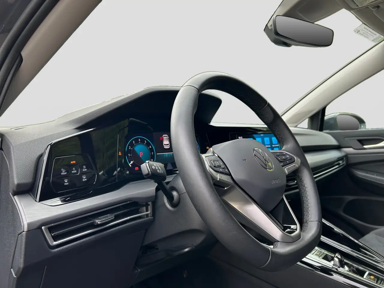 Volkswagen Golf VIII 1.5eTSI DSG Style ACC LED+ PDC App SHZ — Vehicle gallery 13