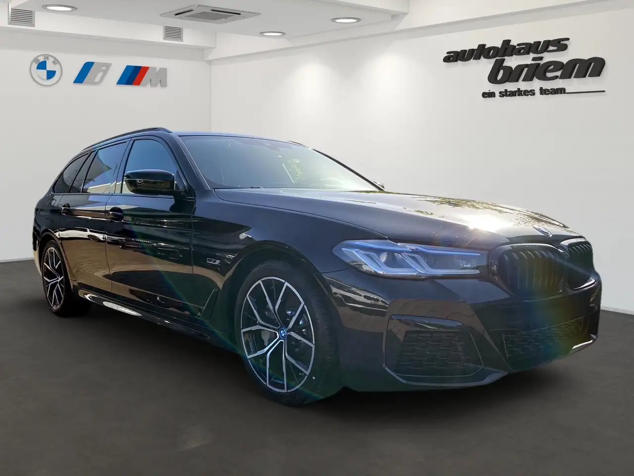 BMW 530 e xDrive Touring, HYBRID, ABVERKAUFSPREIS — معرض صور السيارة 2