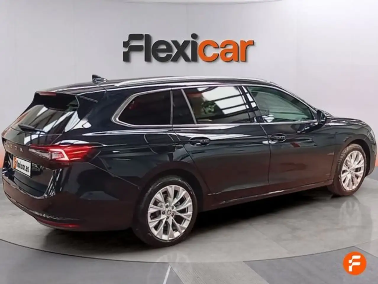 Skoda Superb Combi 1.5 TSI m-HEV 110kW DSG Selection — Galerie du véhicule 9