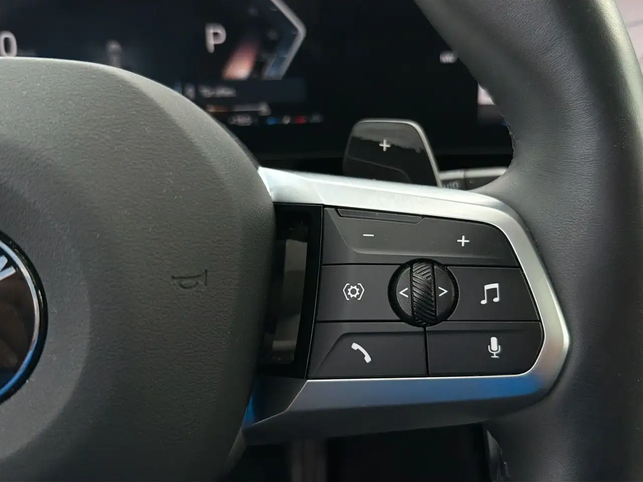 BMW X1 20i M Sport ACC H/K PANO 360° HiFi HUD MEMORY — Galería del vehículo 16