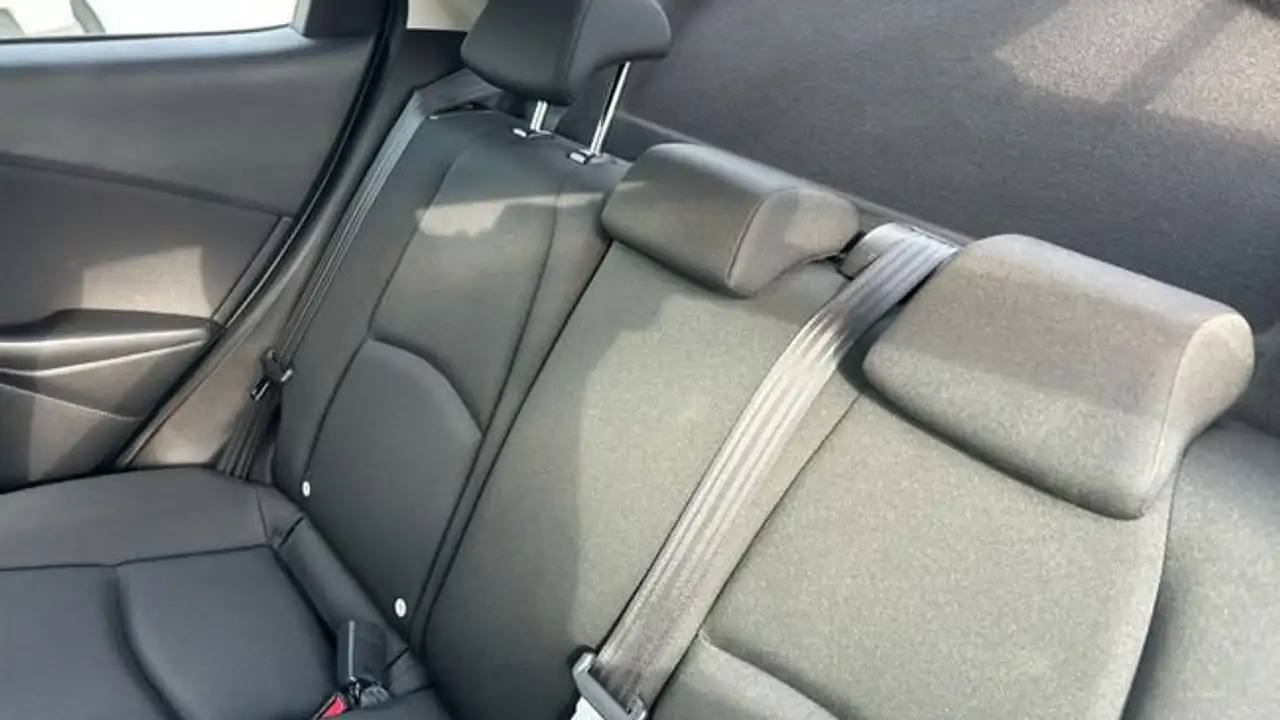 Mazda 2 1.5 E-SKYACTIV-G CENTER-LINE CONVENIENCE 90 5P — Vehicle gallery 6