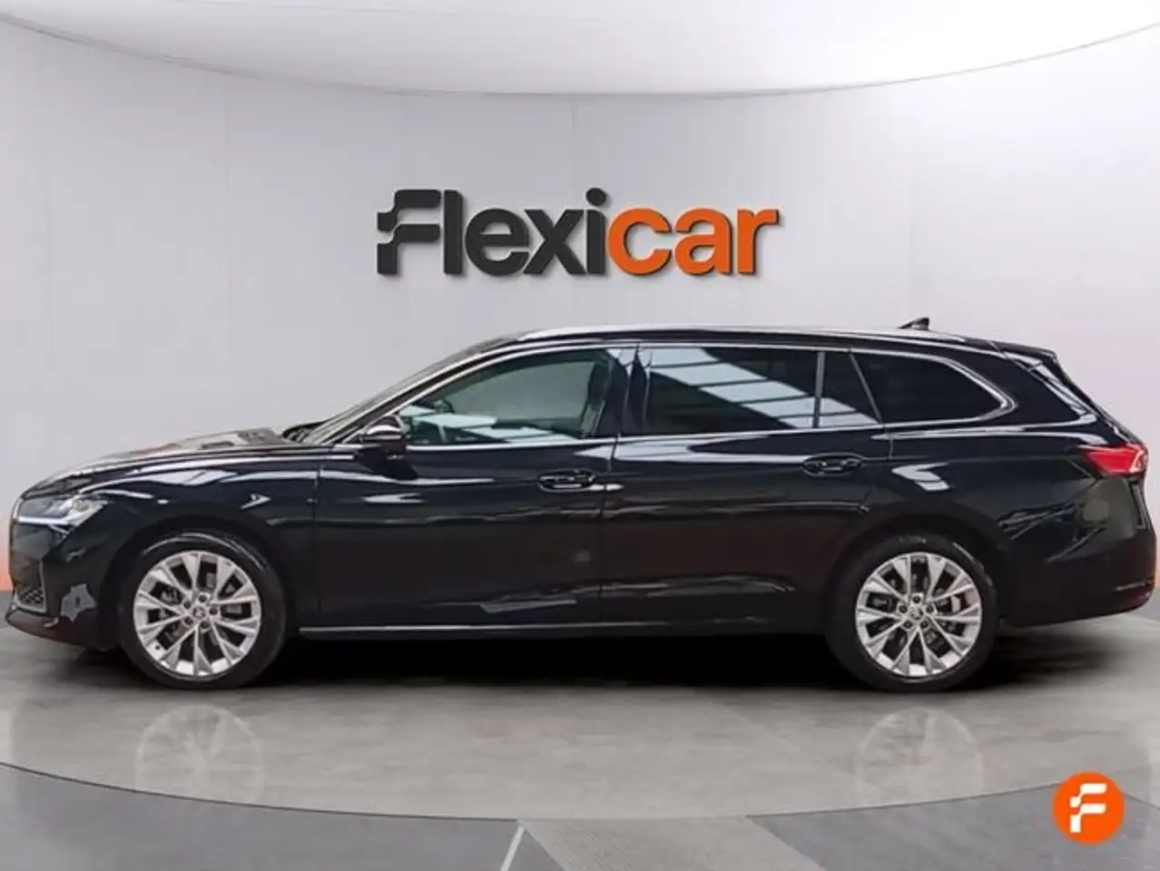 Skoda Superb Combi 1.5 TSI m-HEV 110kW DSG Selection — Vehicle gallery 4