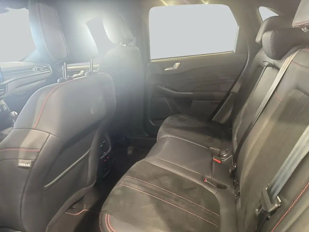 Ford Kuga 1.5 EcoBoost ST-LINE X — معرض صور السيارة 11