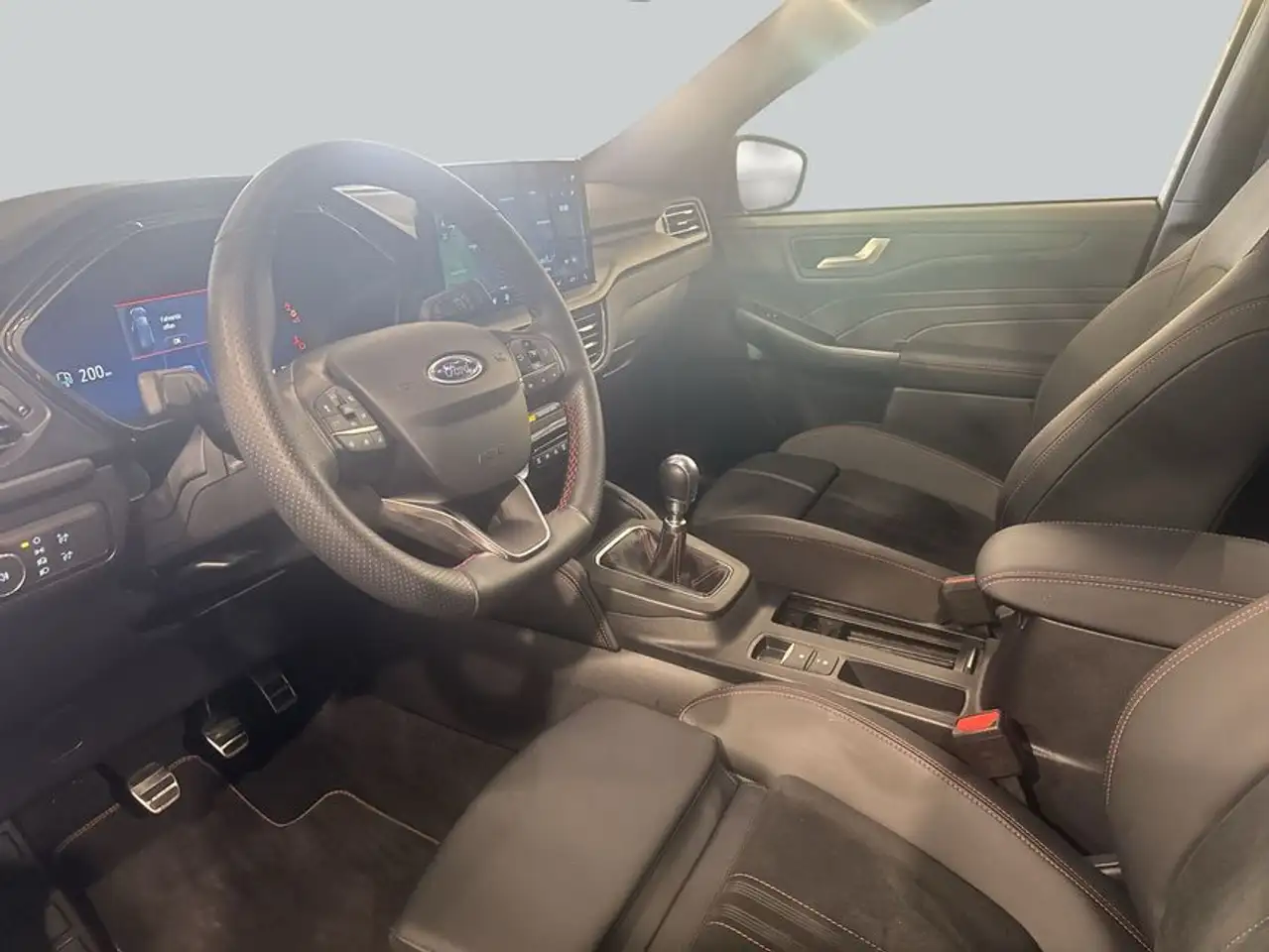 Ford Kuga 1.5 EcoBoost ST-LINE X — معرض صور السيارة 10