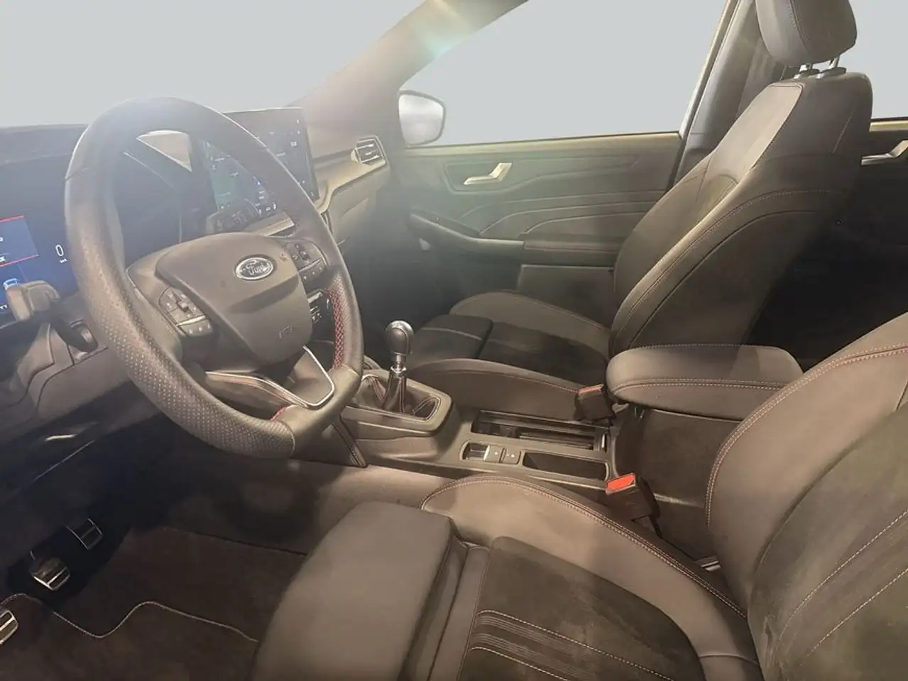 Ford Kuga 1.5 EcoBoost ST-LINE X — معرض صور السيارة 9