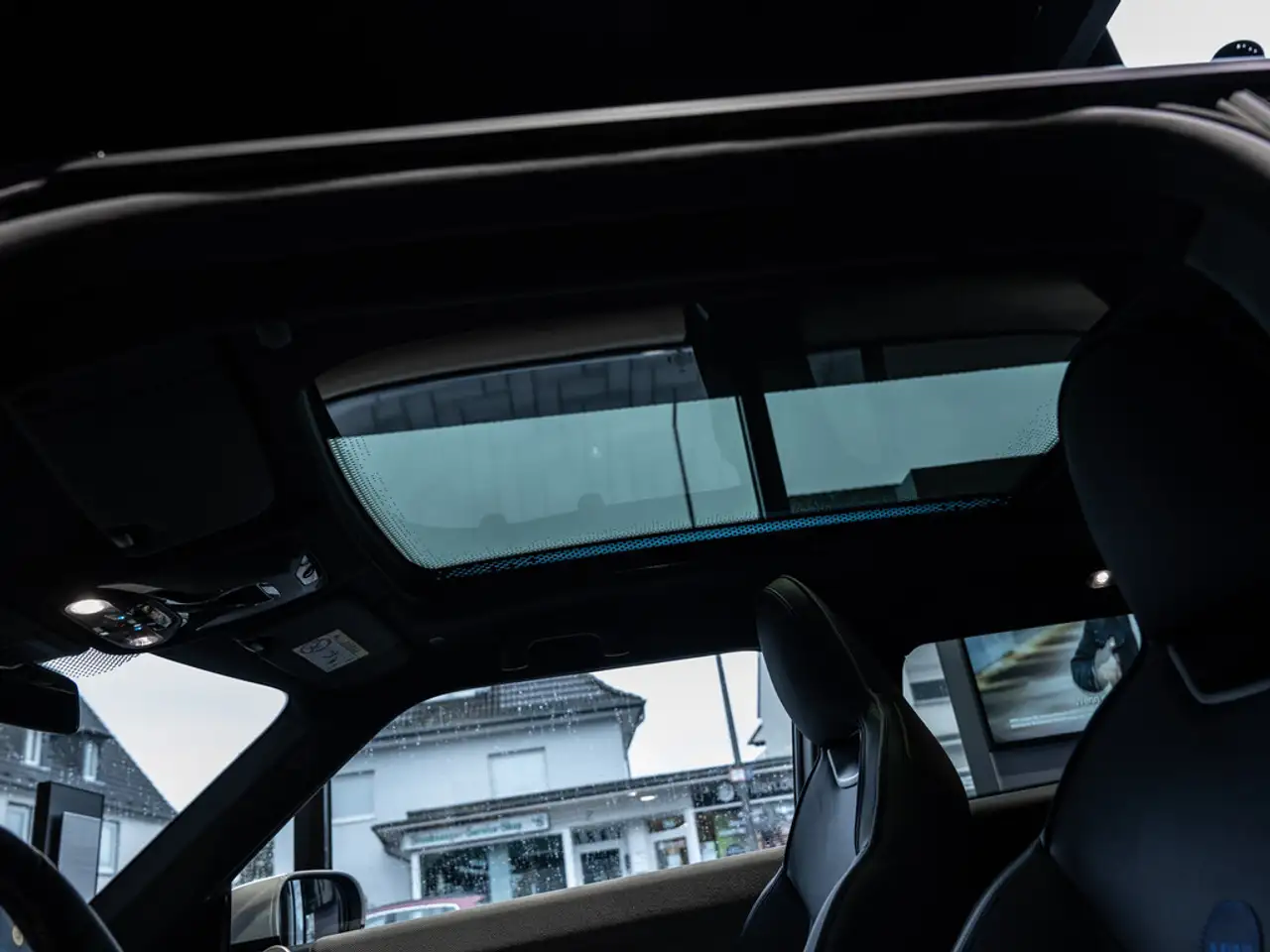 MINI Cooper SE PANO HUD LED NAVI H/K KAMERA LEDER — معرض صور السيارة 27