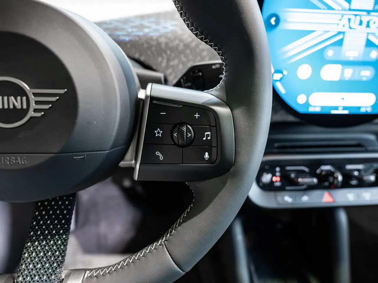 MINI Cooper SE PANO HUD LED NAVI H/K KAMERA LEDER — معرض صور السيارة 21