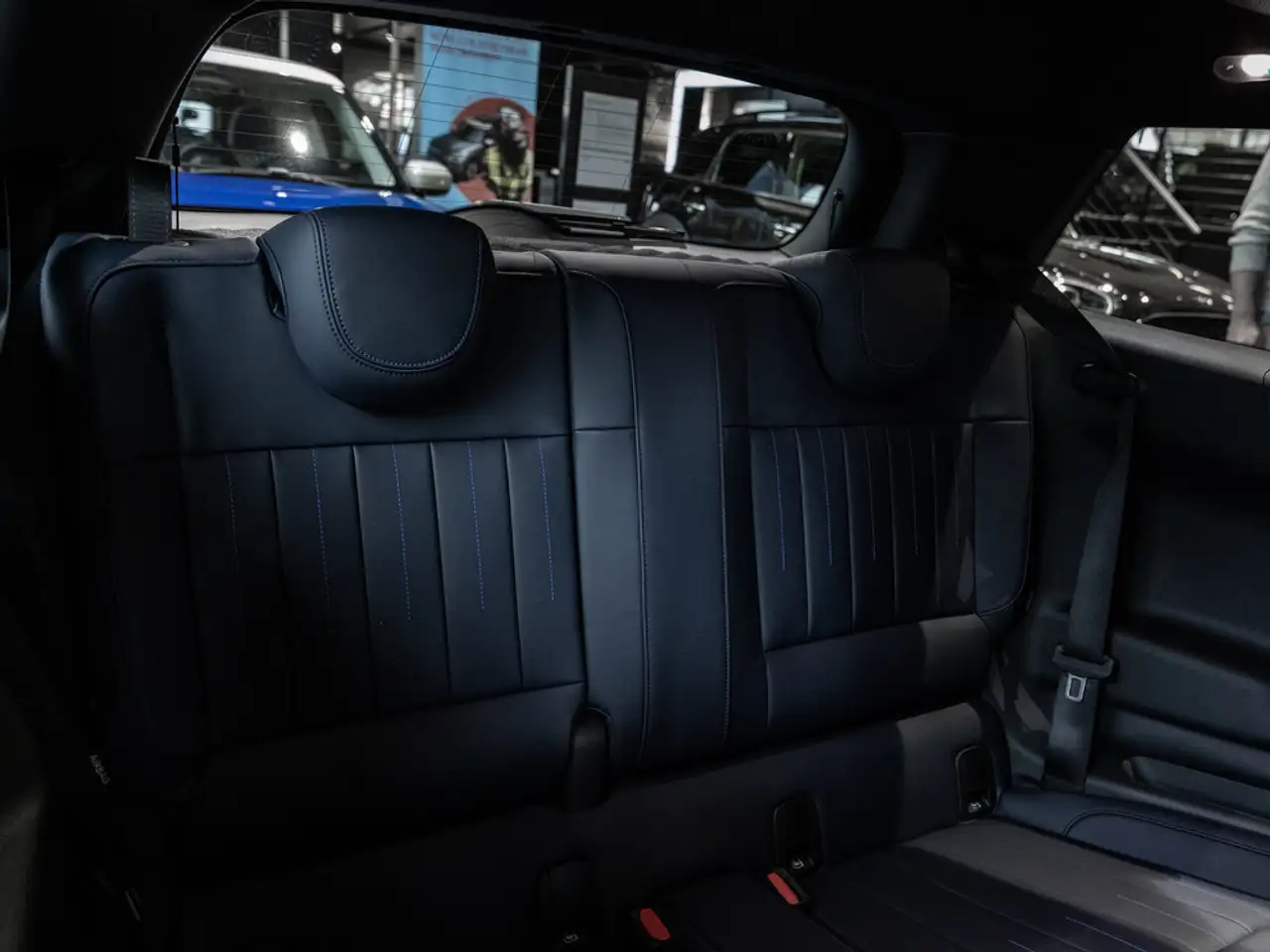 MINI Cooper SE PANO HUD LED NAVI H/K KAMERA LEDER — معرض صور السيارة 9