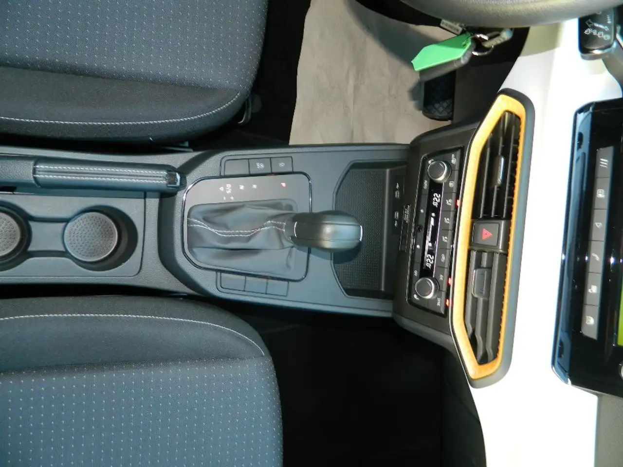 SEAT Ibiza Style Edition 1.0 TSI DSG Sitzheiz/Navi/PDC/Climat — Galerie du véhicule 18
