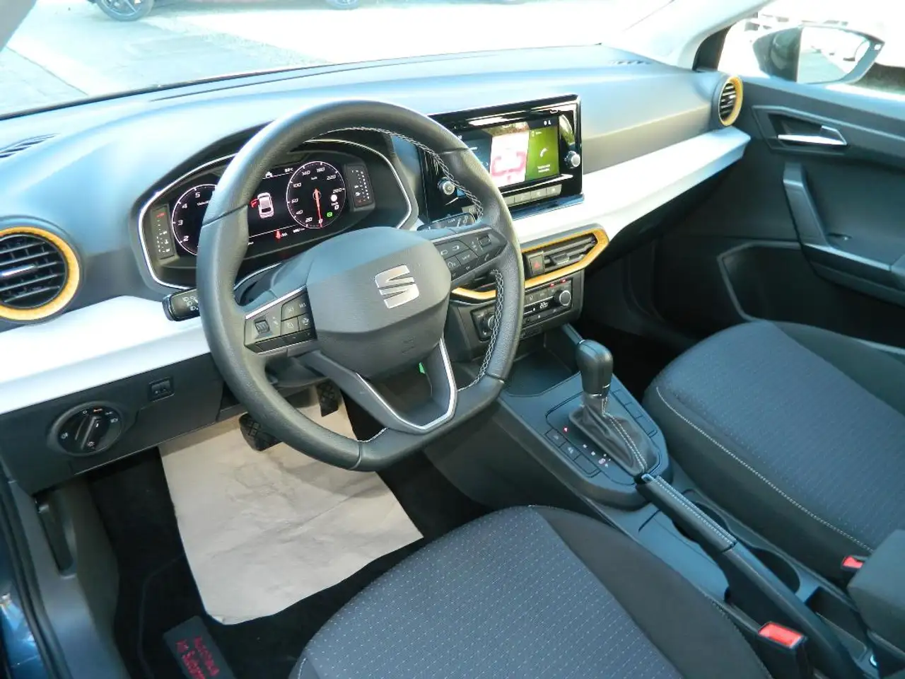 SEAT Ibiza Style Edition 1.0 TSI DSG Sitzheiz/Navi/PDC/Climat — Galerie du véhicule 10