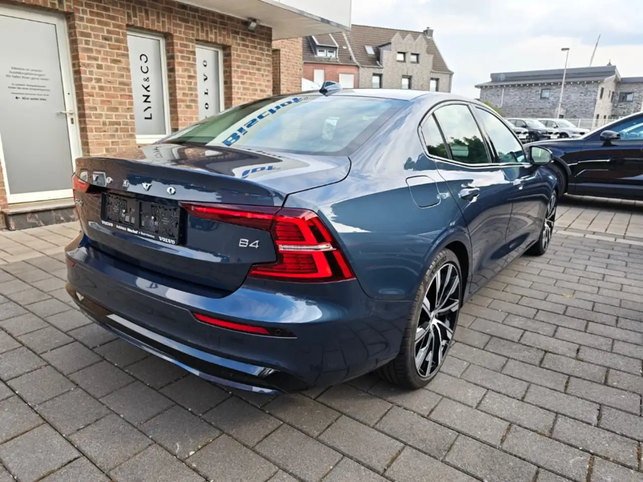 Volvo S60 B4 Plus Dark Mild-Hybrid StandHZG El. Panodach Nav — معرض صور السيارة 8