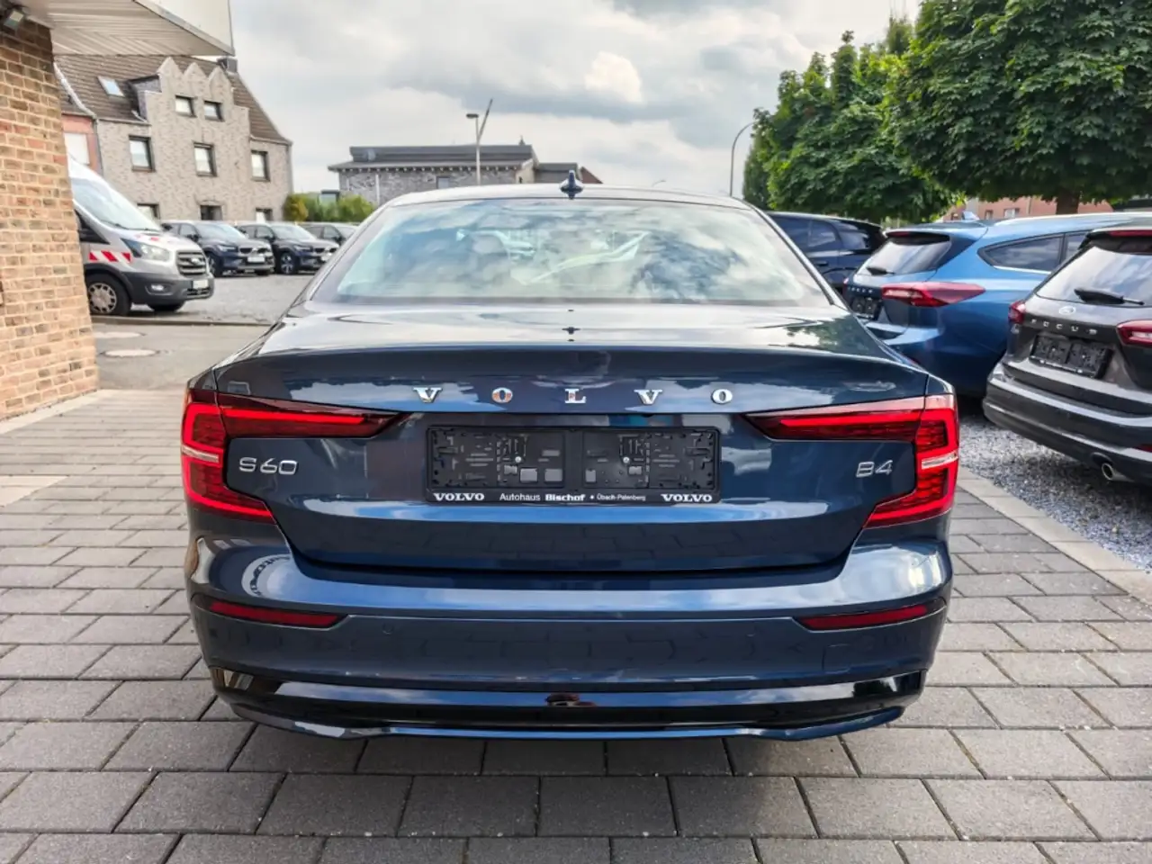 Volvo S60 B4 Plus Dark Mild-Hybrid StandHZG El. Panodach Nav — معرض صور السيارة 6