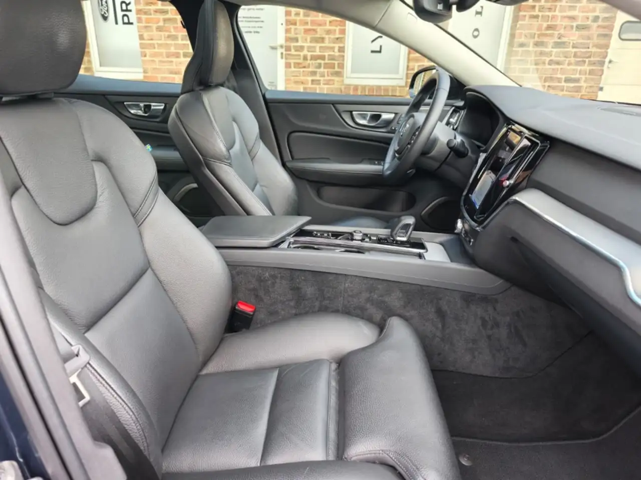 Volvo S60 B4 Plus Dark Mild-Hybrid StandHZG El. Panodach Nav — معرض صور السيارة 22