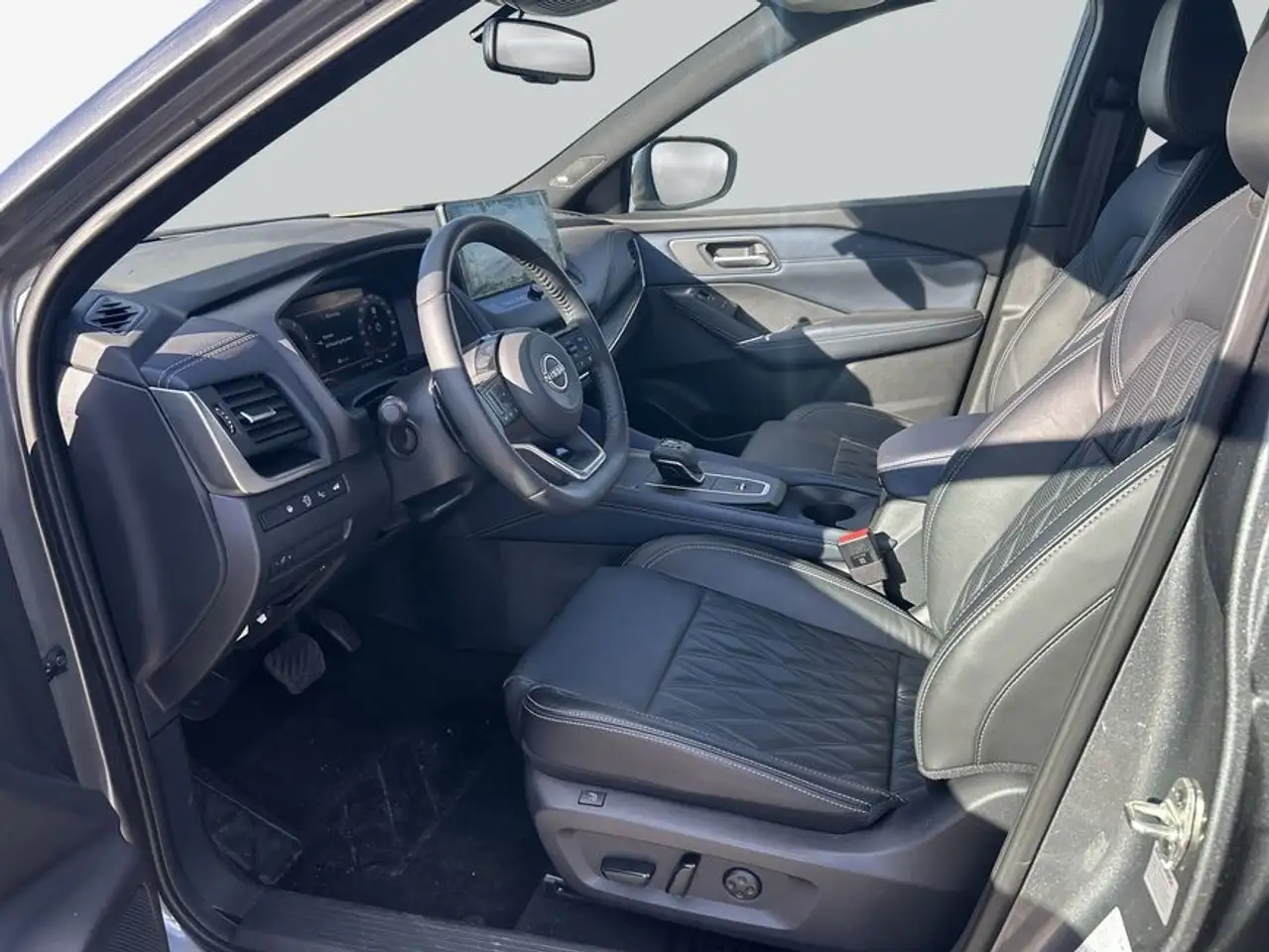 Nissan Qashqai 1.3 DIG-T MHEV Xtronic Tekna+ — معرض صور السيارة 9