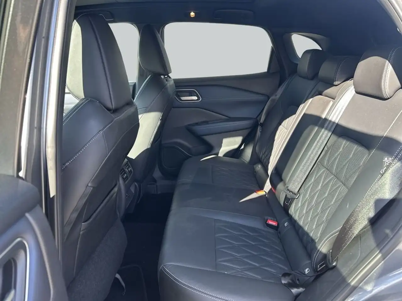 Nissan Qashqai 1.3 DIG-T MHEV Xtronic Tekna+ — معرض صور السيارة 11