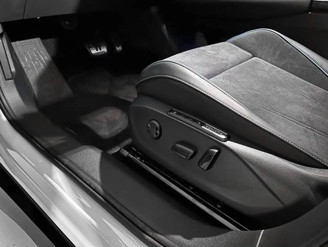 Volkswagen ID.7 Pro 82 kWh 210 kW (286 CV) (ED23QK13) — معرض صور السيارة 12