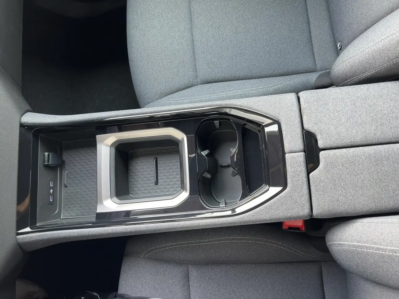 Renault Austral Evolution Mild Hybrid 160 Automatik SHZ BT — معرض صور السيارة 15