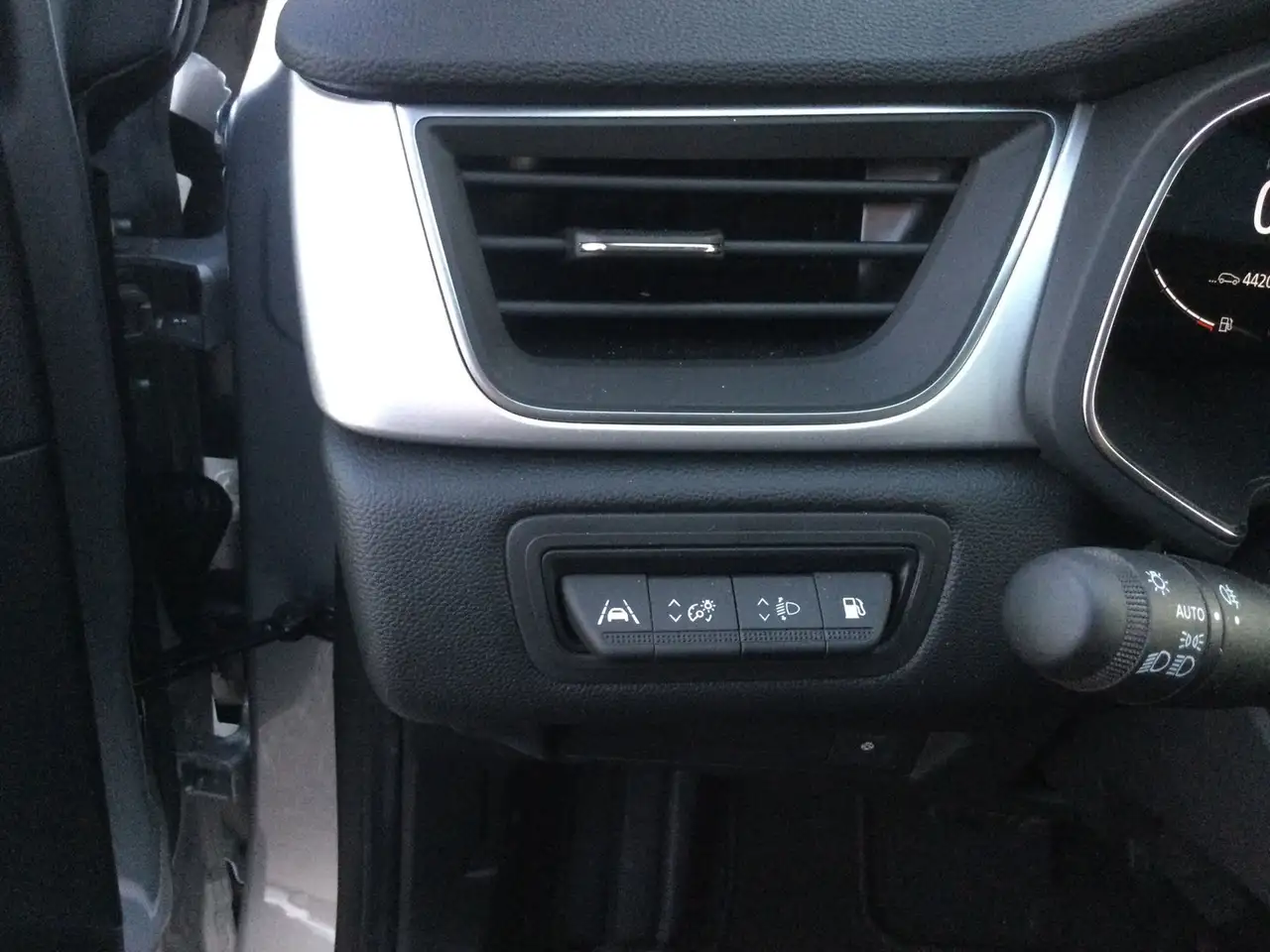 Renault Captur E-TECH Plug-in Hybrid 160 TECHNO — Vehicle gallery 15