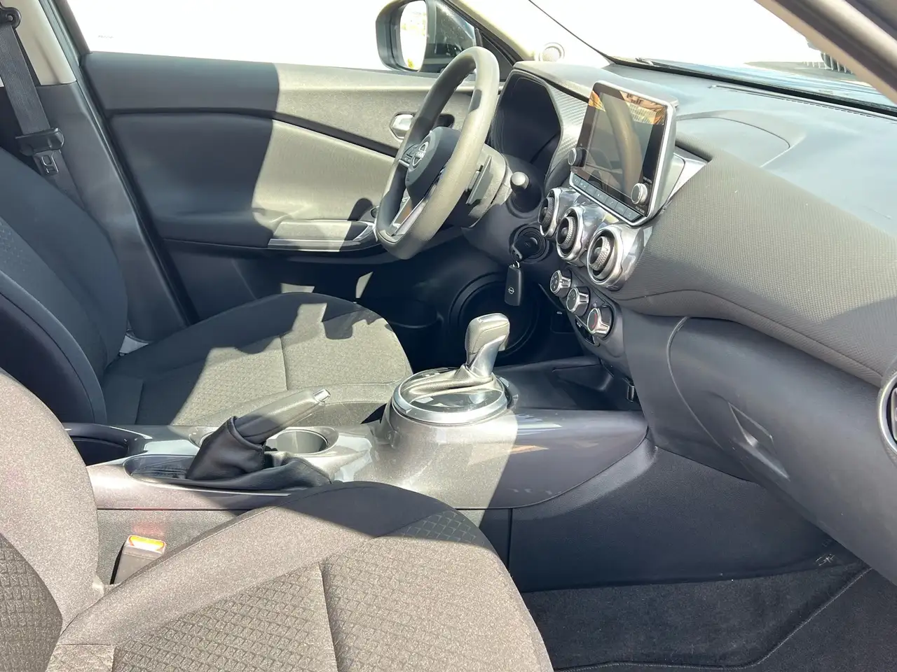 Nissan Juke 1.0 DIG-T DCT Tekna — معرض صور السيارة 11