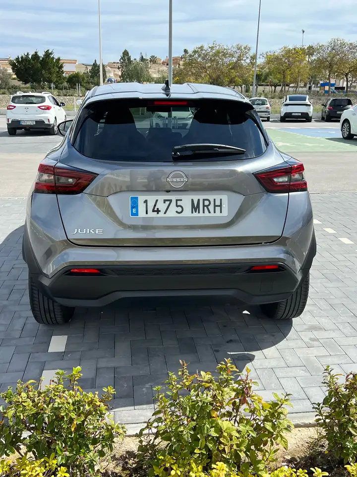 Nissan Juke 1.0 DIG-T DCT Tekna — معرض صور السيارة 8