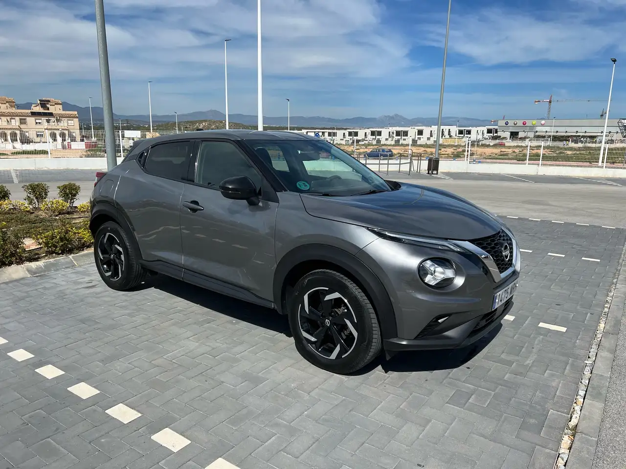 Nissan Juke 1.0 DIG-T DCT Tekna — معرض صور السيارة 3