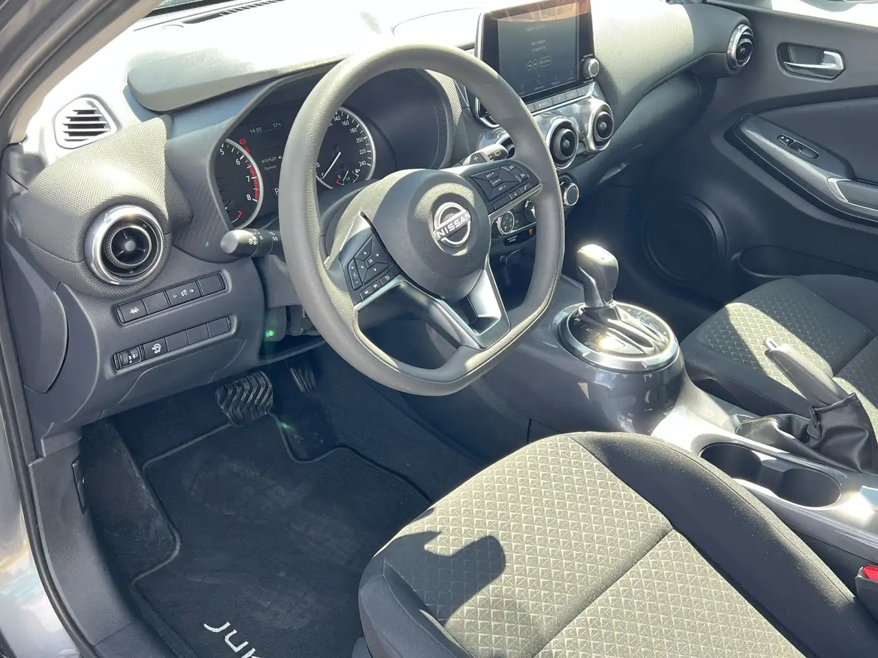 Nissan Juke 1.0 DIG-T DCT Tekna — معرض صور السيارة 10