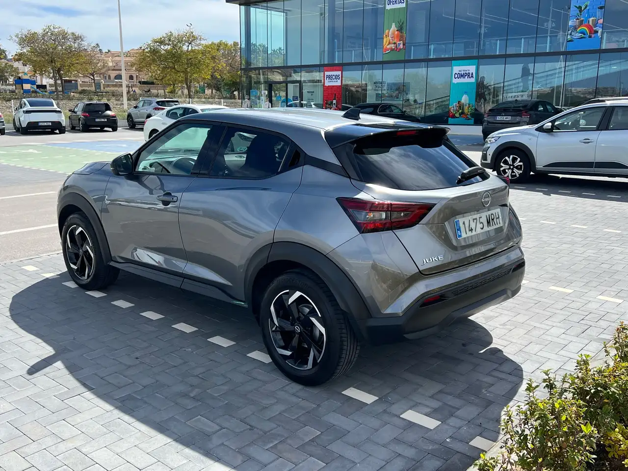 Nissan Juke 1.0 DIG-T DCT Tekna — معرض صور السيارة 7