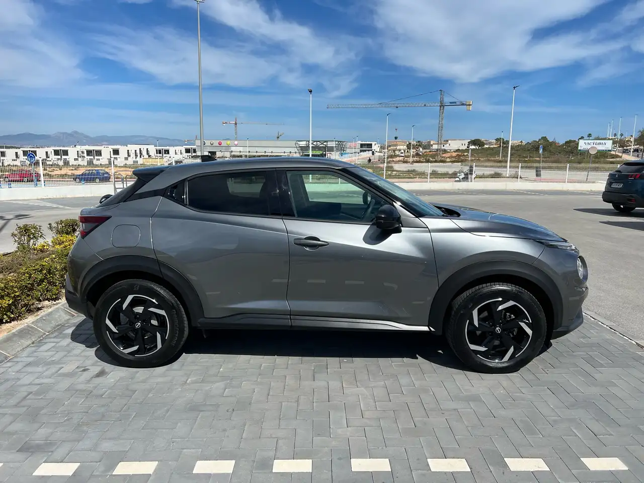 Nissan Juke 1.0 DIG-T DCT Tekna — معرض صور السيارة 2