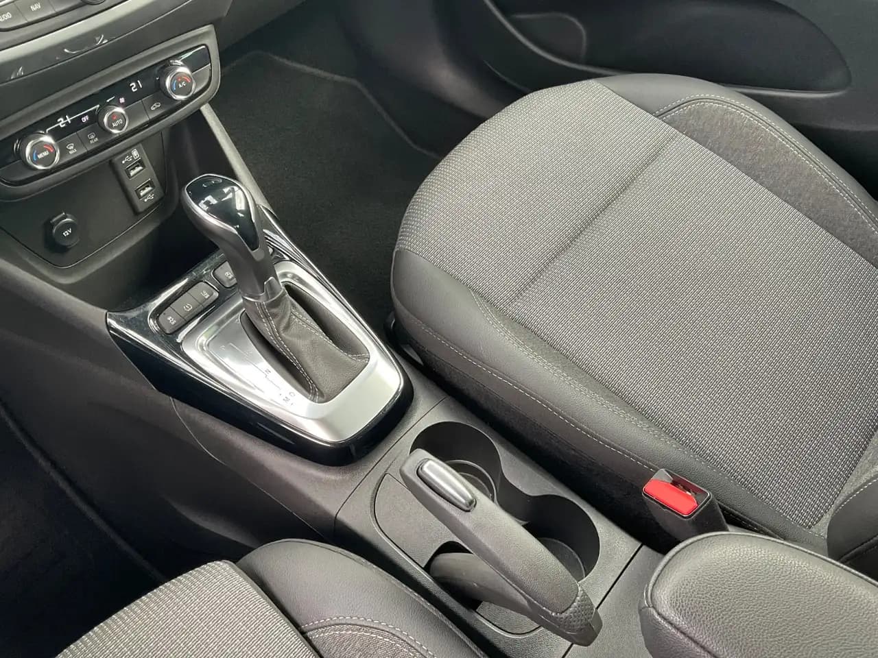 Opel Crossland 1.2 Enjoy Automatik! wenig KM! BigDeal! — Vehicle gallery 24