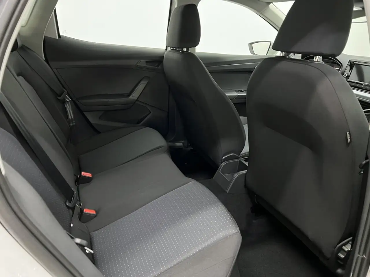 SEAT Ibiza 1.0 TSI S&S Style XM 115 — معرض صور السيارة 6
