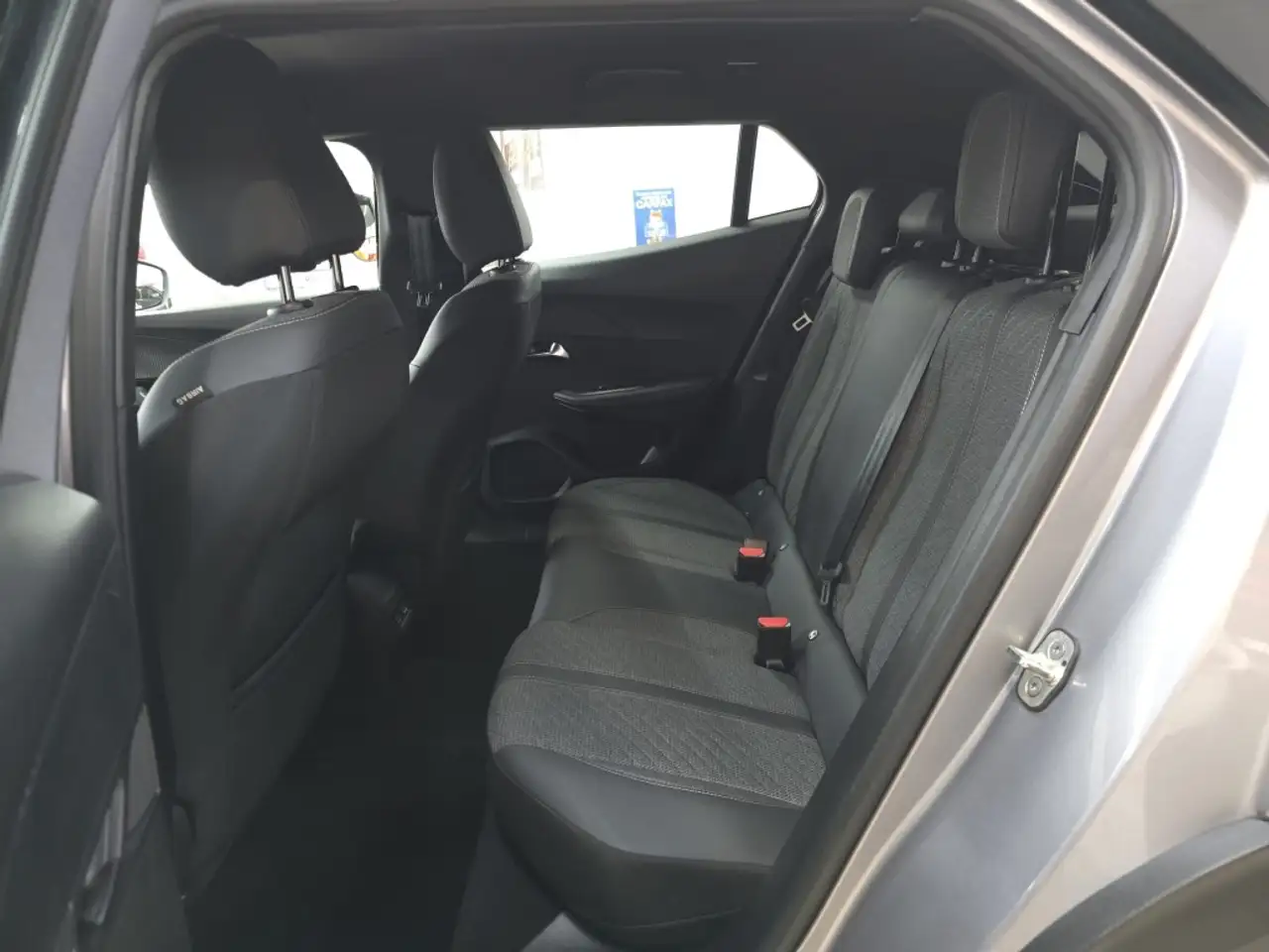 Peugeot 2008 1.2 PureTech S&S Allure EAT8 130 — معرض صور السيارة 9