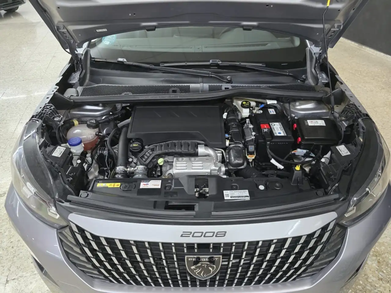 Peugeot 2008 1.2 PureTech S&S Allure EAT8 130 — معرض صور السيارة 39