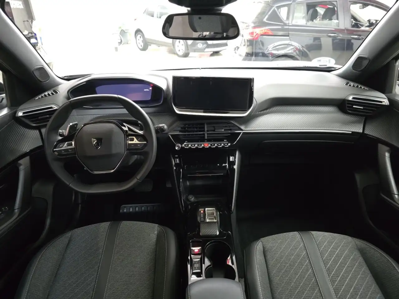 Peugeot 2008 1.2 PureTech S&S Allure EAT8 130 — معرض صور السيارة 12
