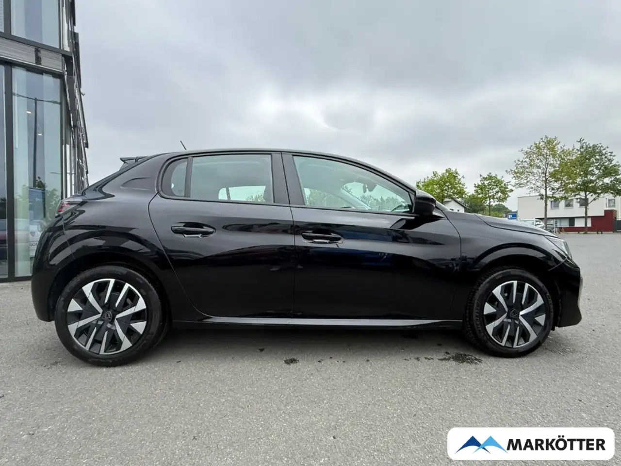 Peugeot 208 Active Blackpaket CARPLY/DAB/LED/NAVI/PDC/SHZ/TEMP — Vehicle gallery 3