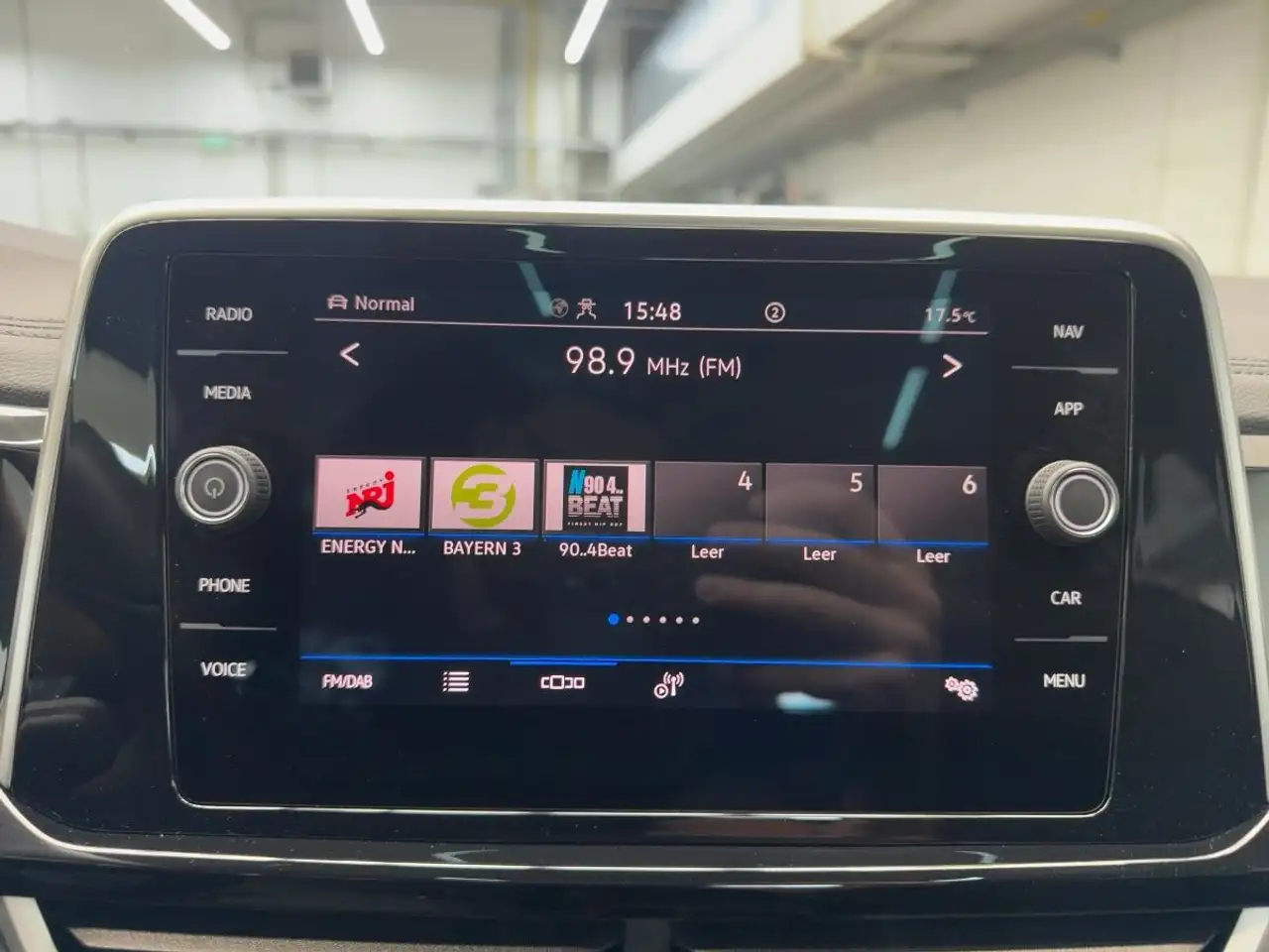 Volkswagen T-Roc 2.0 TSI DSG 4M R-Line ACC Navi LED-Matrix — معرض صور السيارة 14