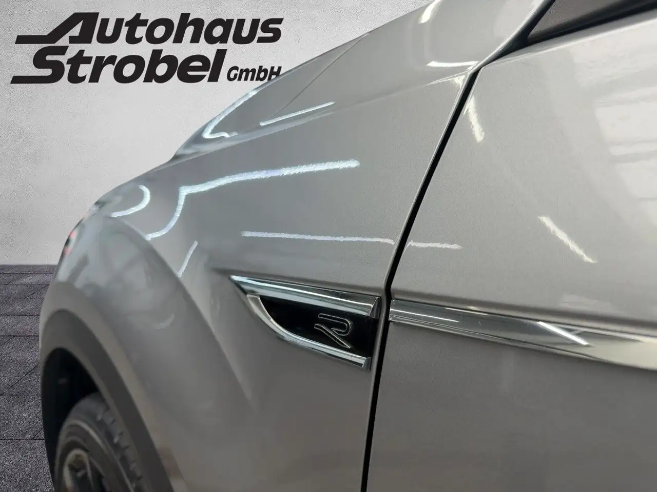 Volkswagen T-Roc 2.0 TSI DSG 4M R-Line ACC Navi LED-Matrix — معرض صور السيارة 21