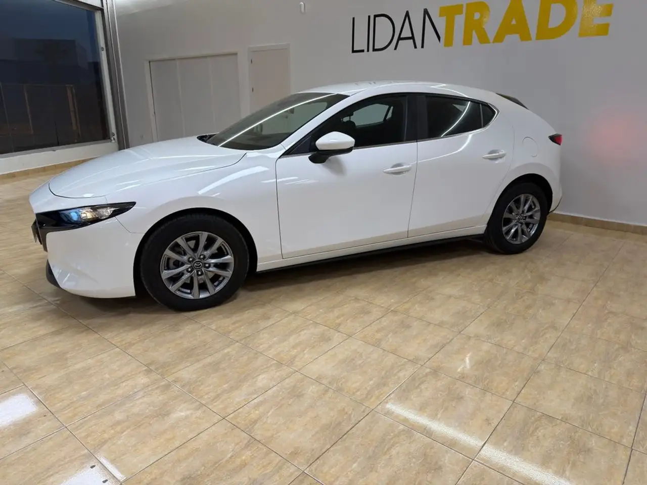 Mazda 3 2.5L E-SKY G MHEV 103kW 6AT Prime-line — Vehicle gallery 4