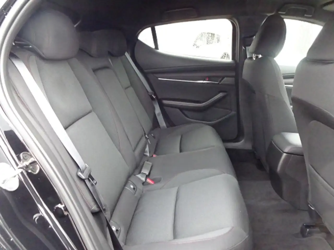 Mazda 3 HOMURA 2.5L e-SKYACTIV G 140ps — معرض صور السيارة 13