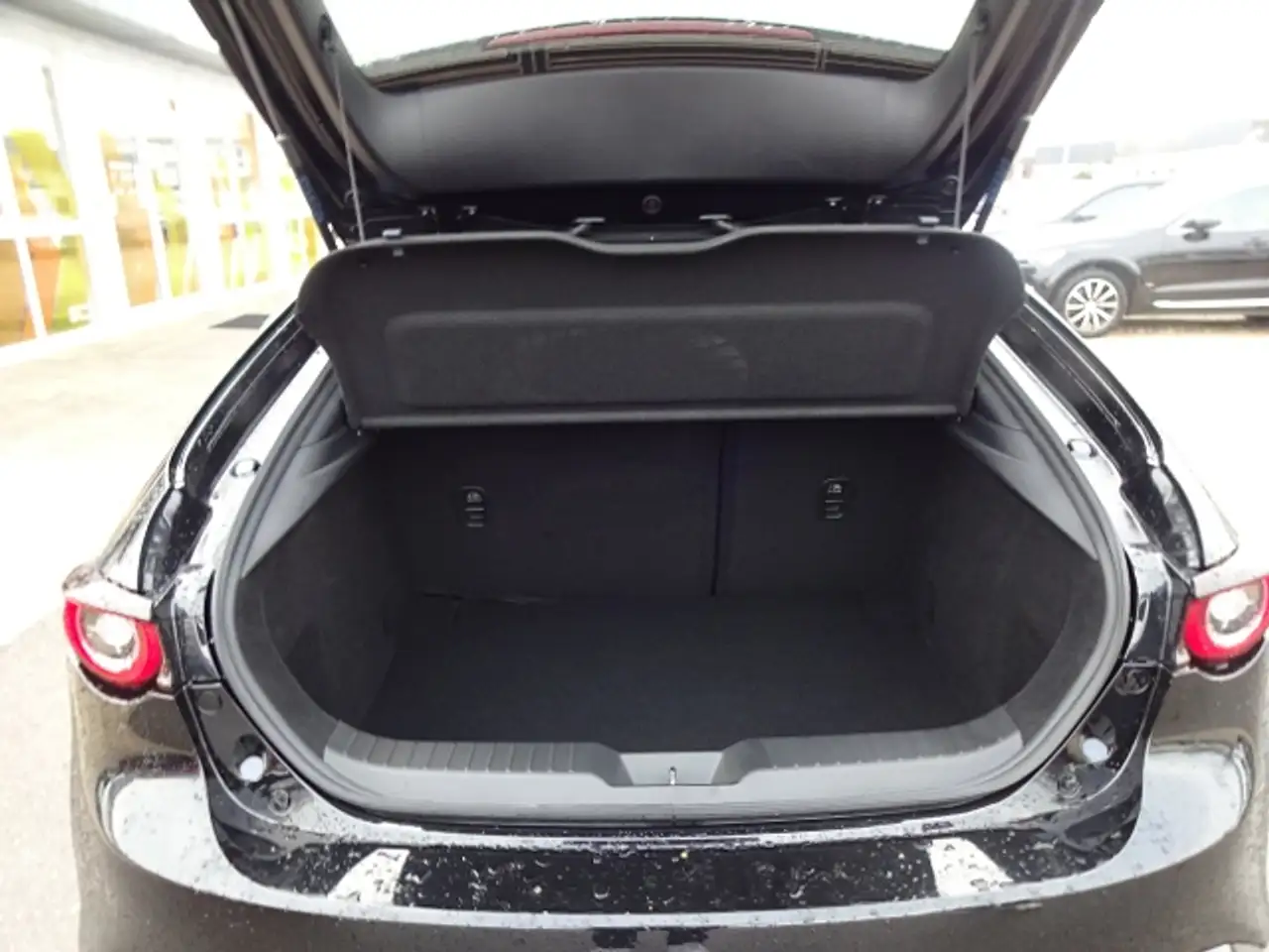 Mazda 3 HOMURA 2.5L e-SKYACTIV G 140ps — معرض صور السيارة 14