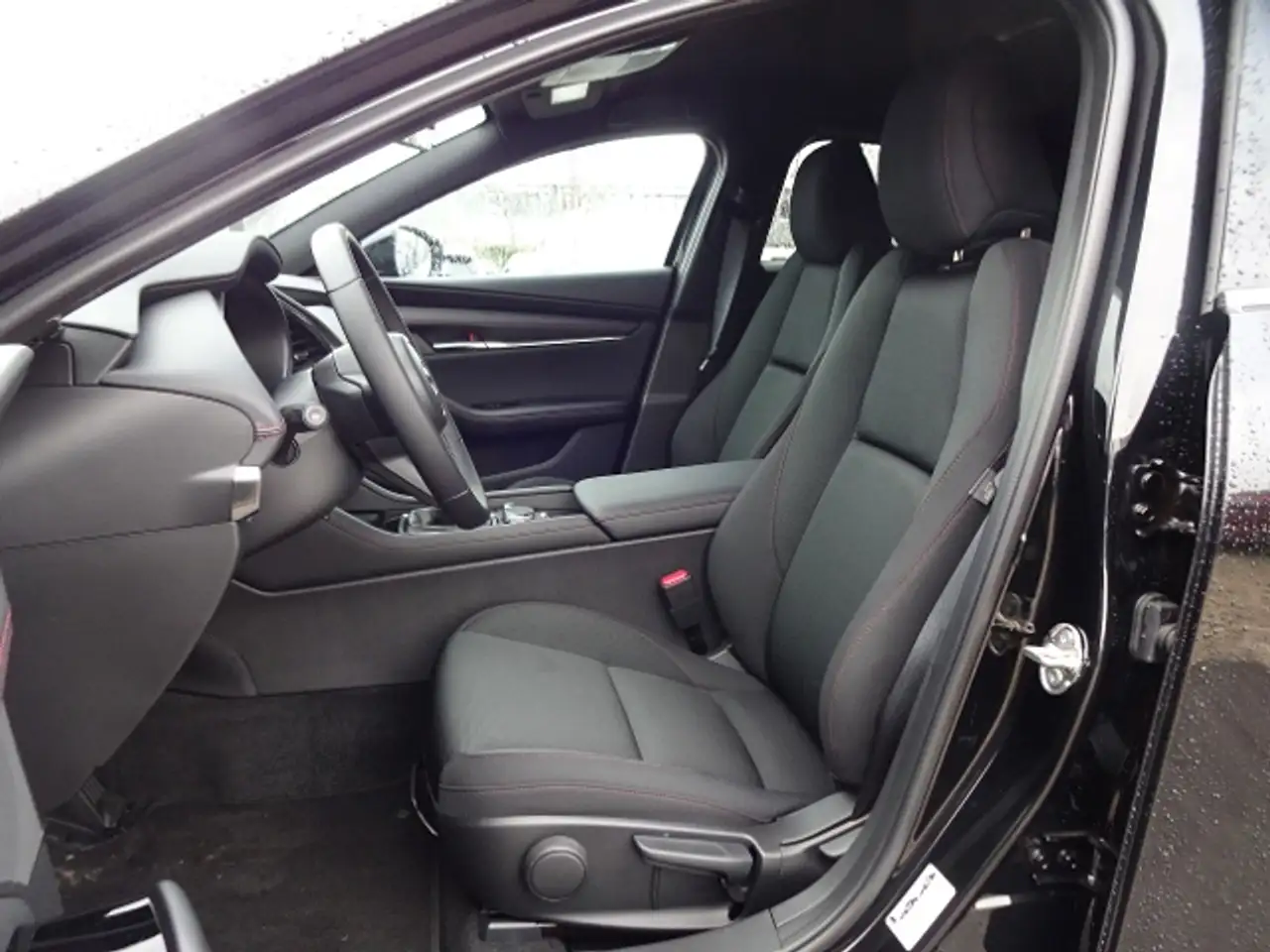 Mazda 3 HOMURA 2.5L e-SKYACTIV G 140ps — معرض صور السيارة 11