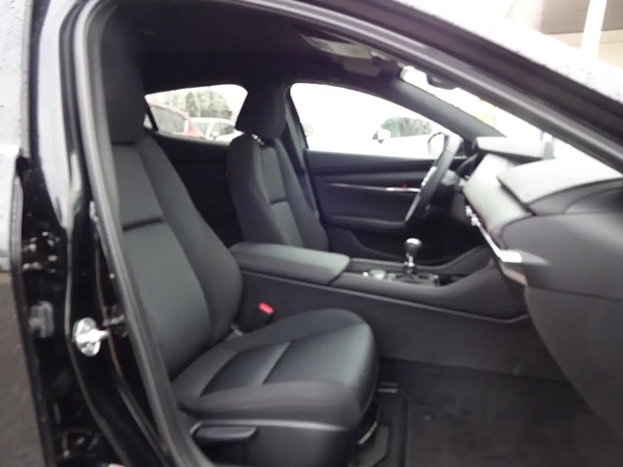 Mazda 3 HOMURA 2.5L e-SKYACTIV G 140ps — معرض صور السيارة 12
