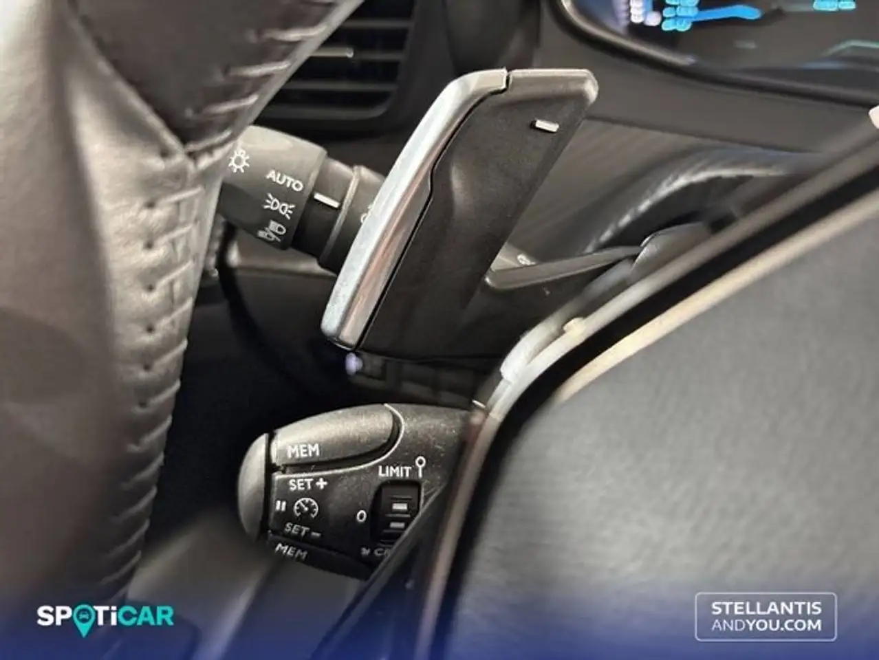 Peugeot 208 HYBRID 100 eDCS6 Active — Galerie du véhicule 16