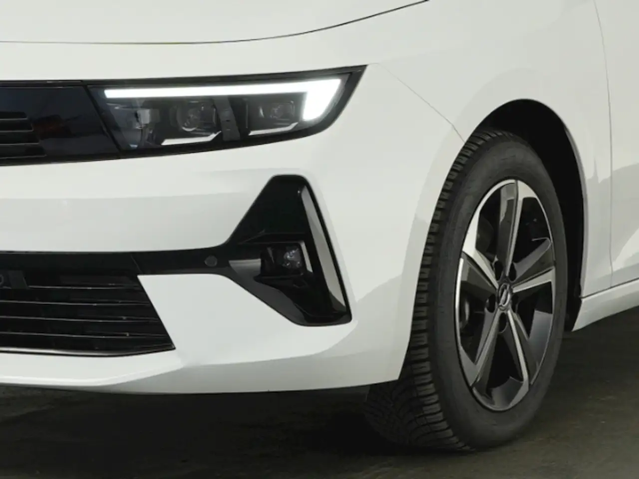 Opel Astra L ST GS+AHK+NAVI+360 GRAD KAMERA+SITZ-/LENKRADHEIZ — Galería del vehículo 20